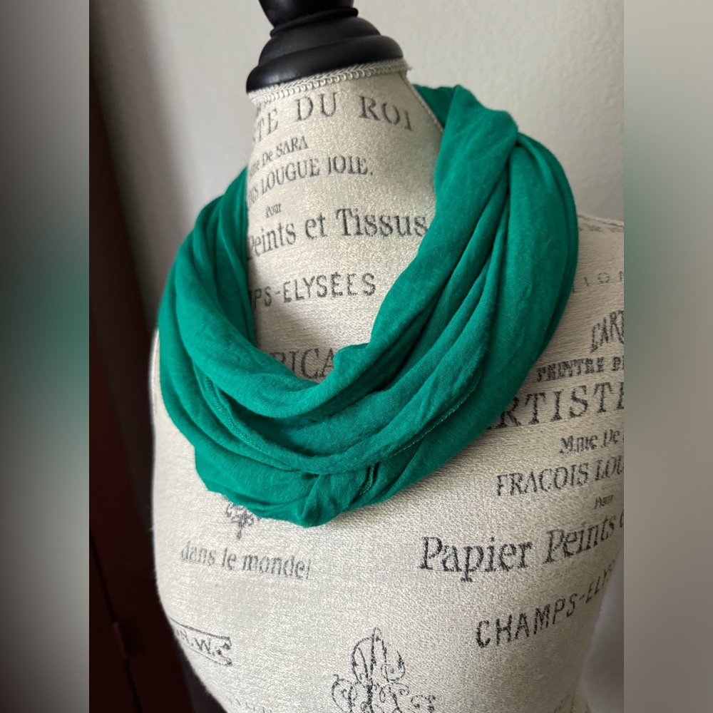 GAP Green Infinity Scarf - Picture 6 of 6